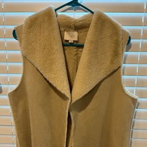 Very soft fury vest. Size medium color tan.